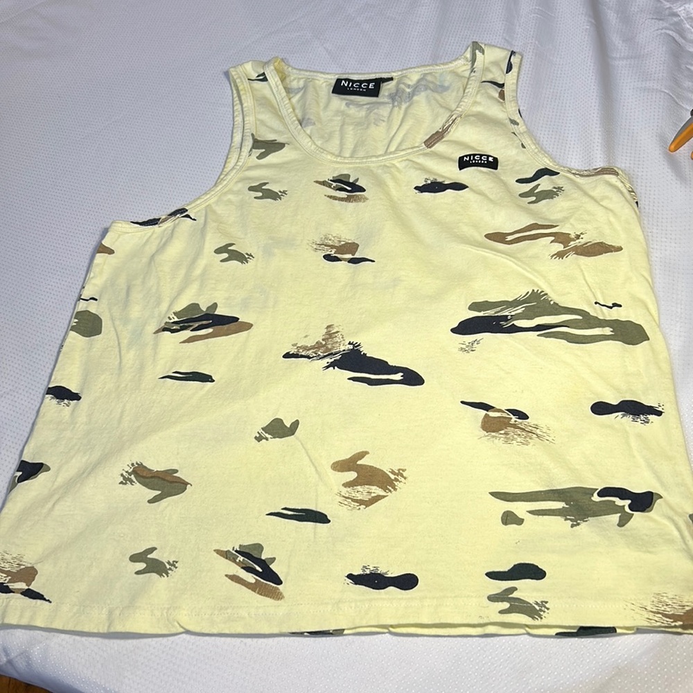 Nicce London Tank Top Muscle shirt Large Asis Light Yellow Camo